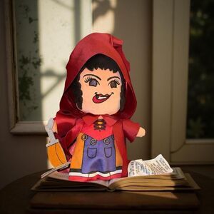 Disney Hocus Pocus Mary Sanderson Plush by Kidrobot 5” P54